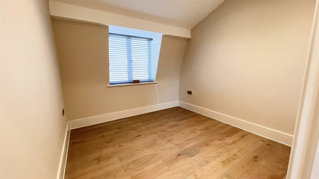 5 fieldview bedroom.jpg