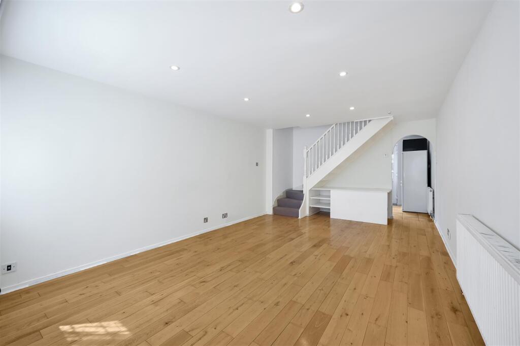 UPPER HIGH STREET, -3.jpg