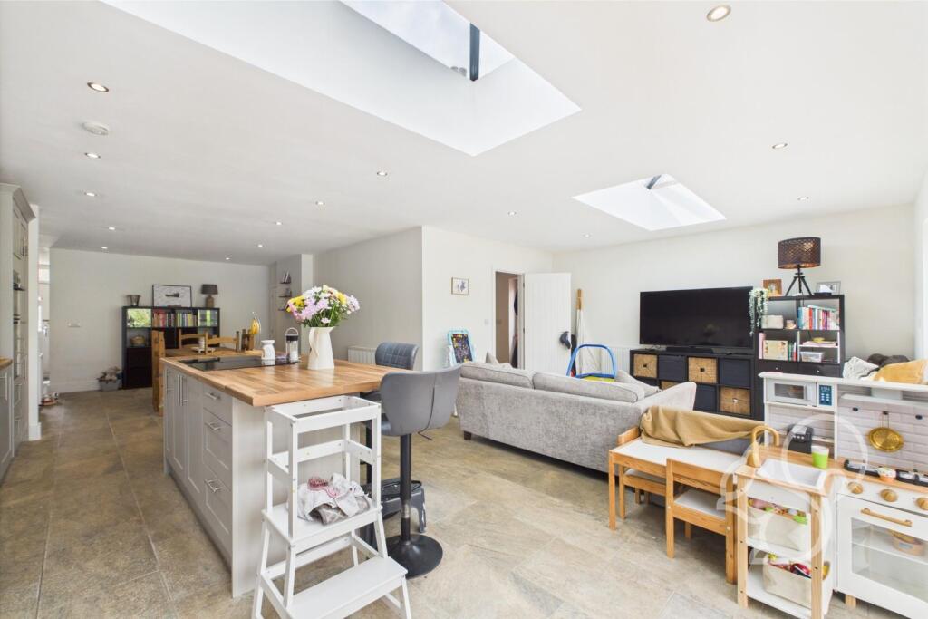 CAM01659G0-PR0434-STILL031.jpg