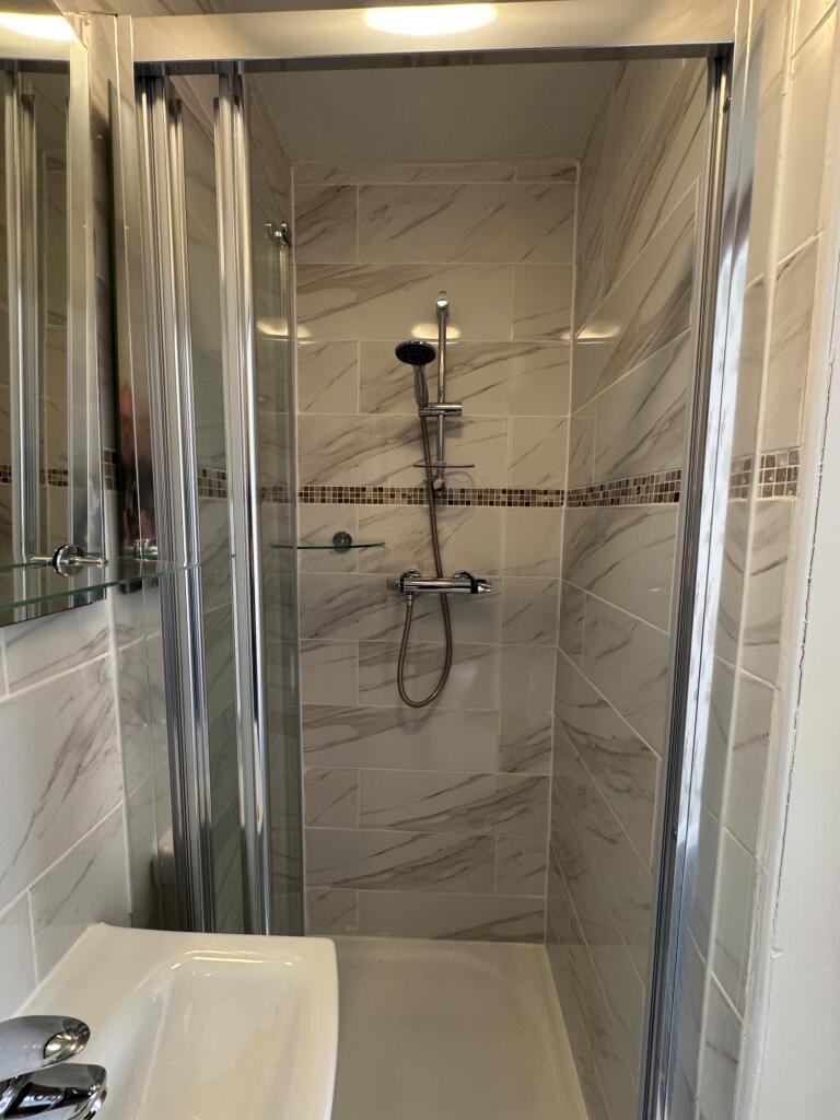 En-suite (2)