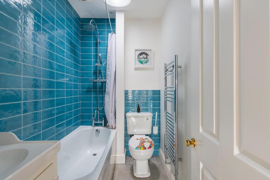 4D7RWH - Bathroom B.jpg