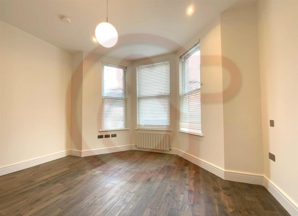 Master bedroom 2.jpg