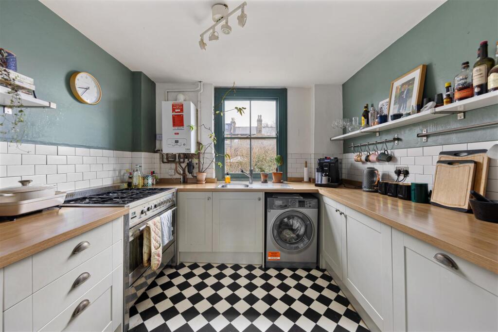 West Avenue Road, E17