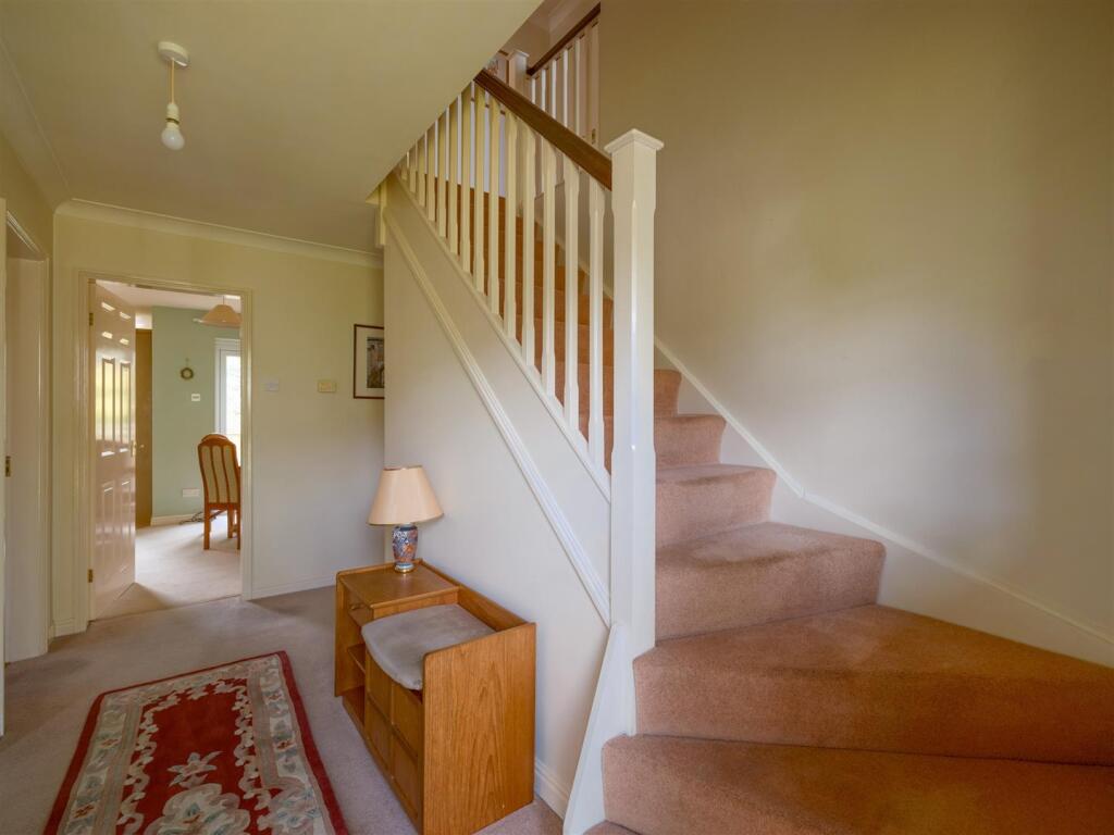 HALLWAY/STAIRS