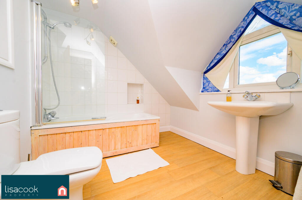 En-Suite to Bedroom Four