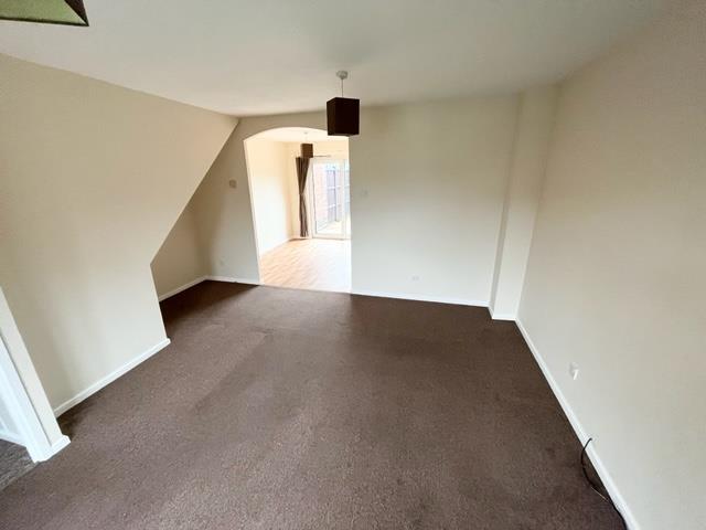 75 Lentham living room 2.jpg