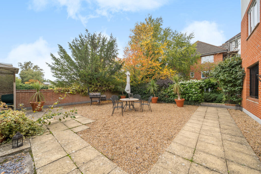 1356123-5-68e4ebe...