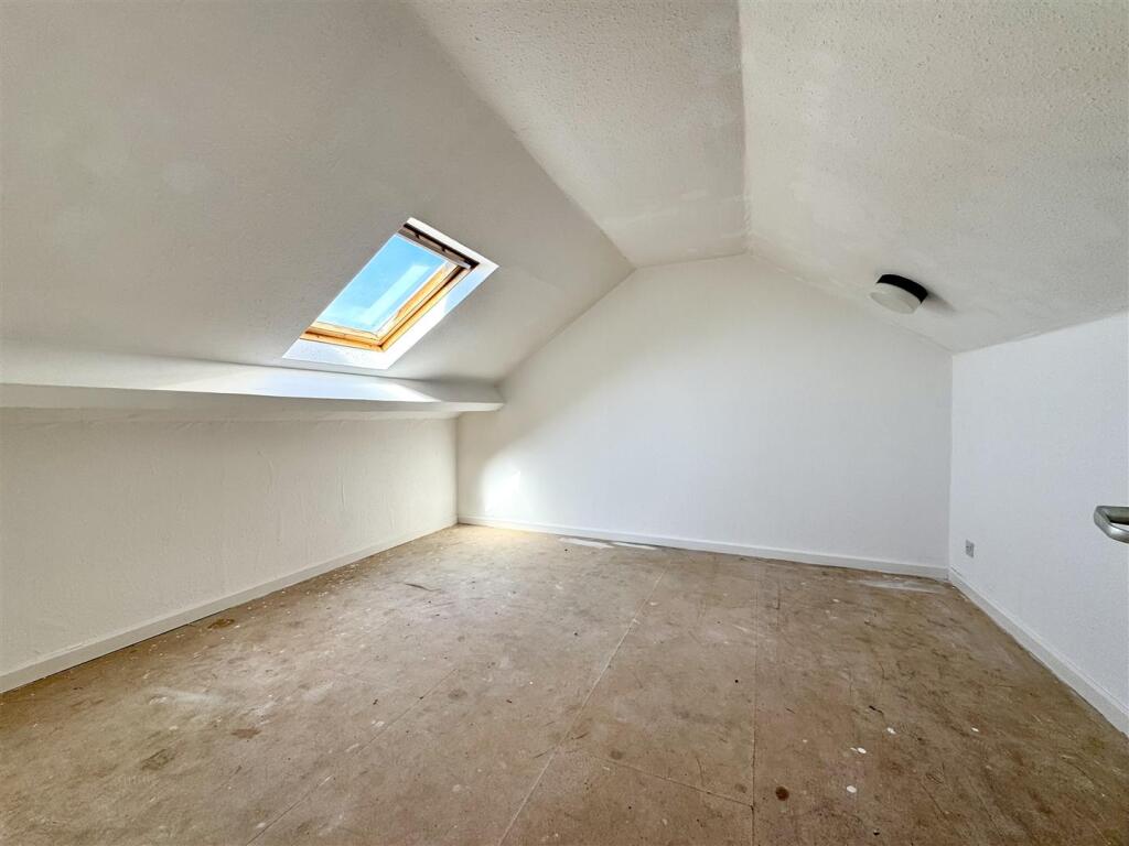 LOFT ROOM