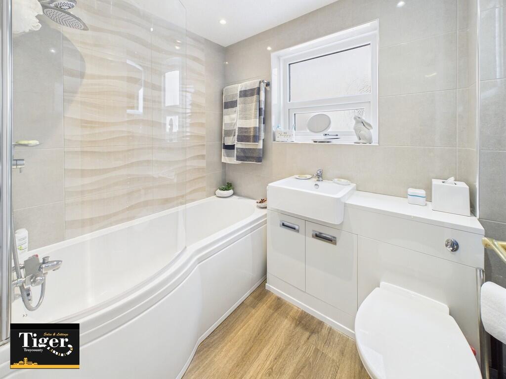 CAM02176G0-PR0602...