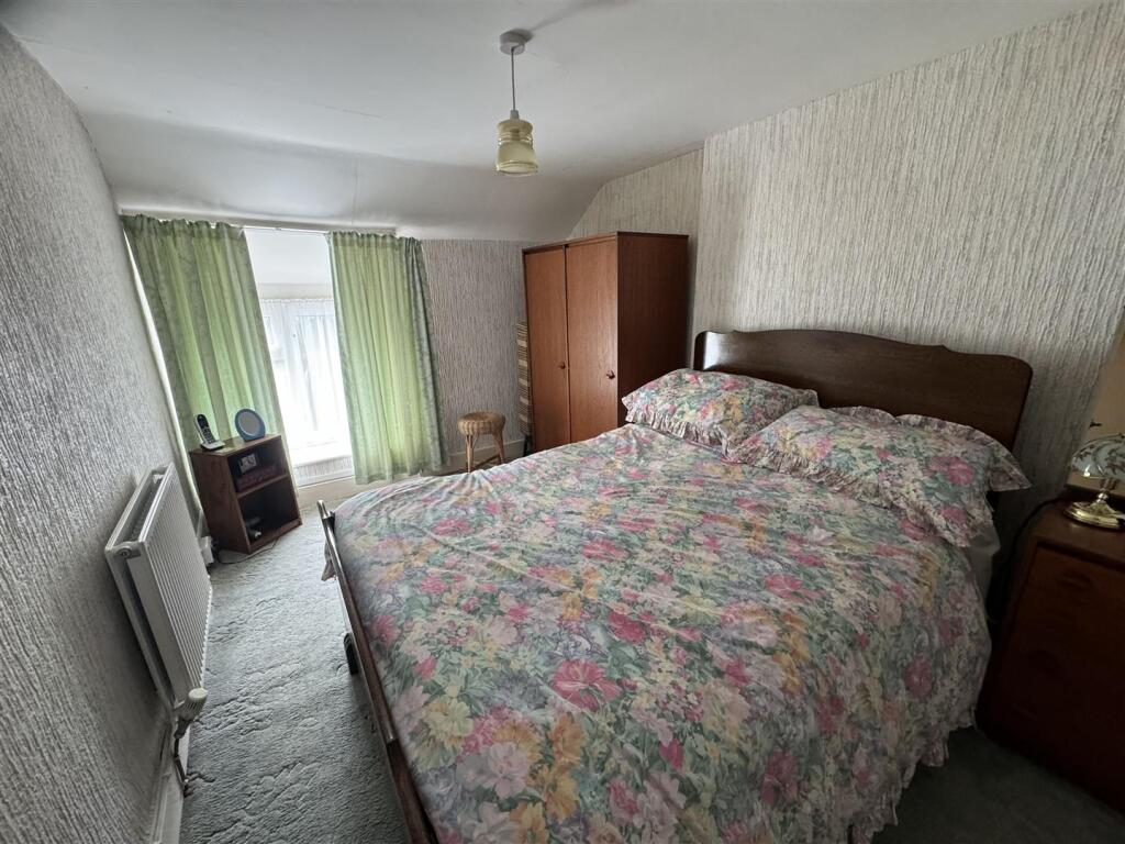 BEDROOM 2