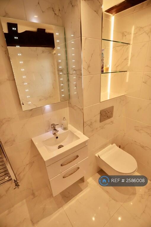 Best Quality Sanitary Ware And Led Lit Mirror