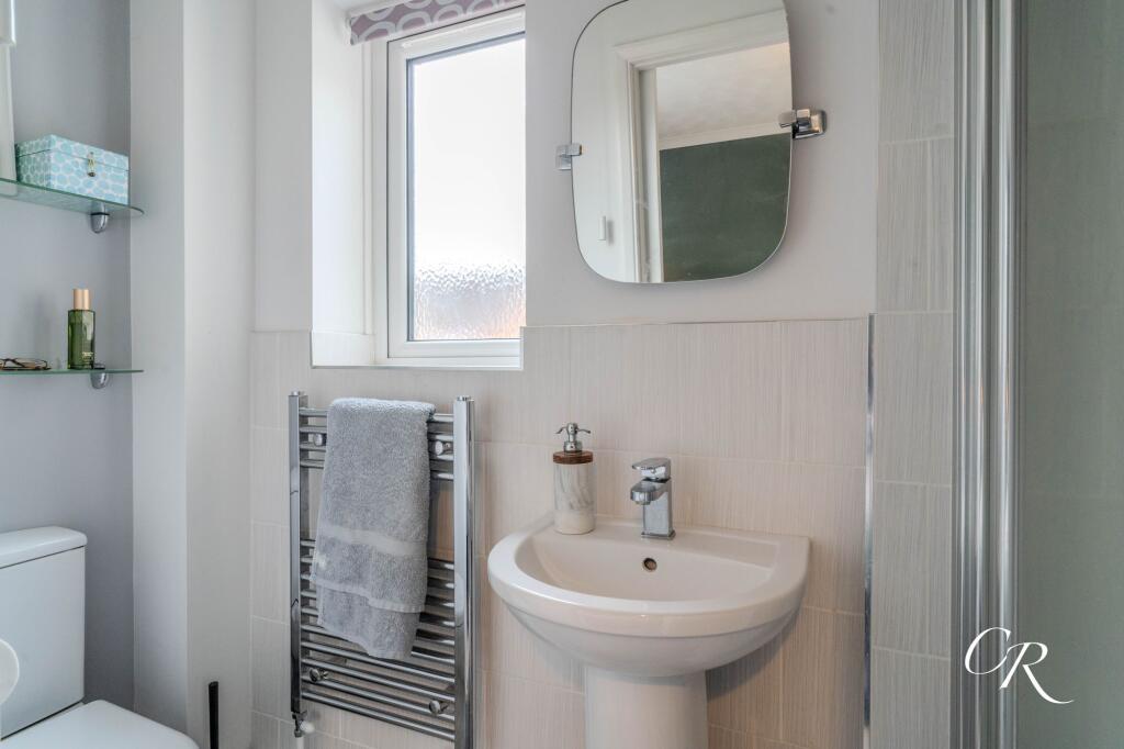 Ensuite to Bedroom 1