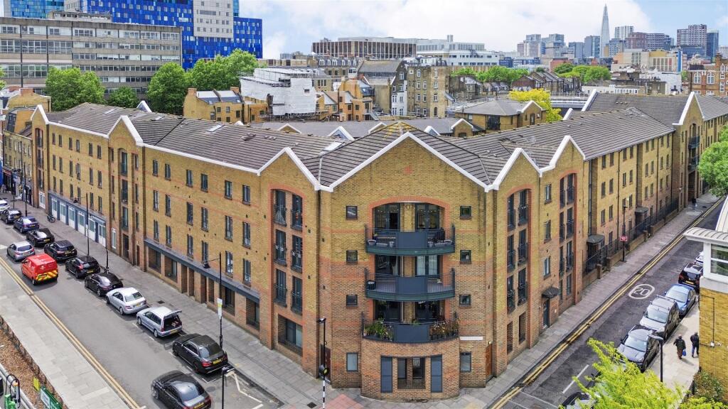 Kempton Court