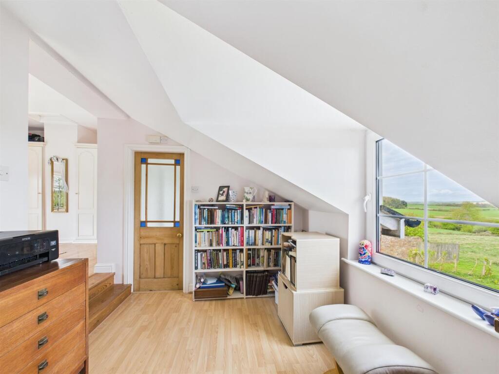 Office/Dressing room