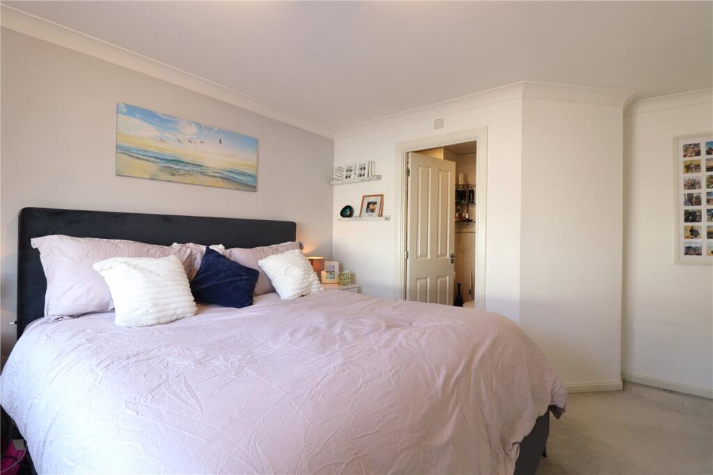 Bedroom 1 / Ensuite