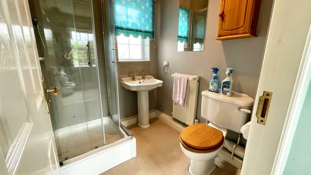 2 PIECE SHOWER ROOM
