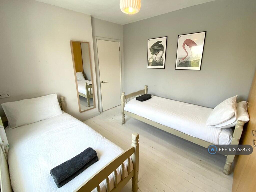 Main House Twin Bedroom