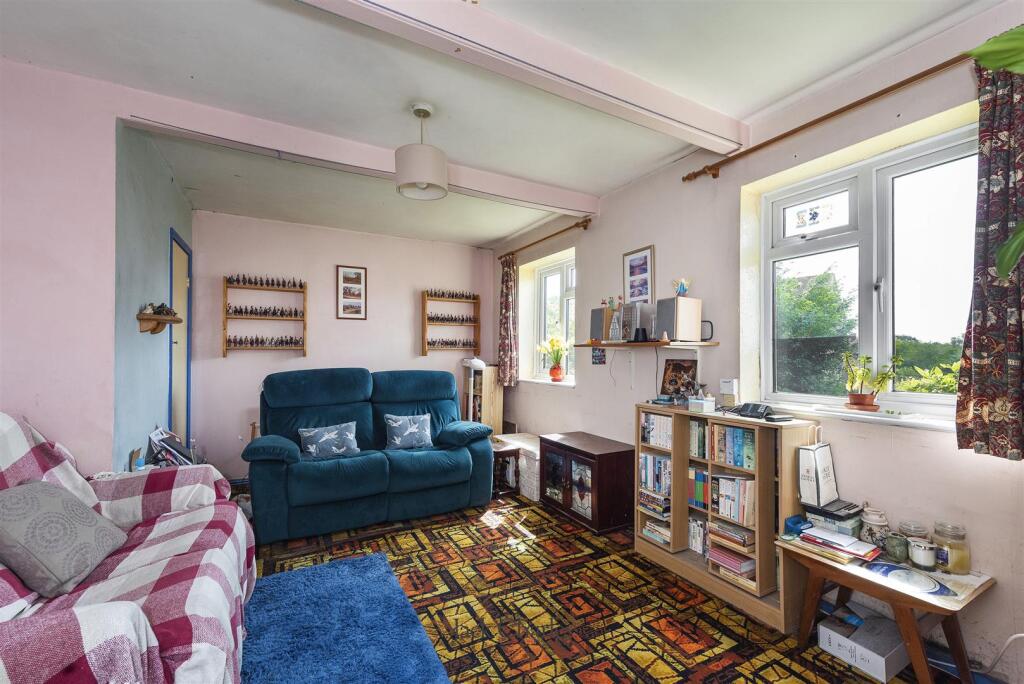 43 Burns Crescent, TN9 2PT 003.jpg