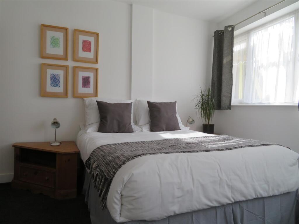 247 Milton Bed2a.JPG