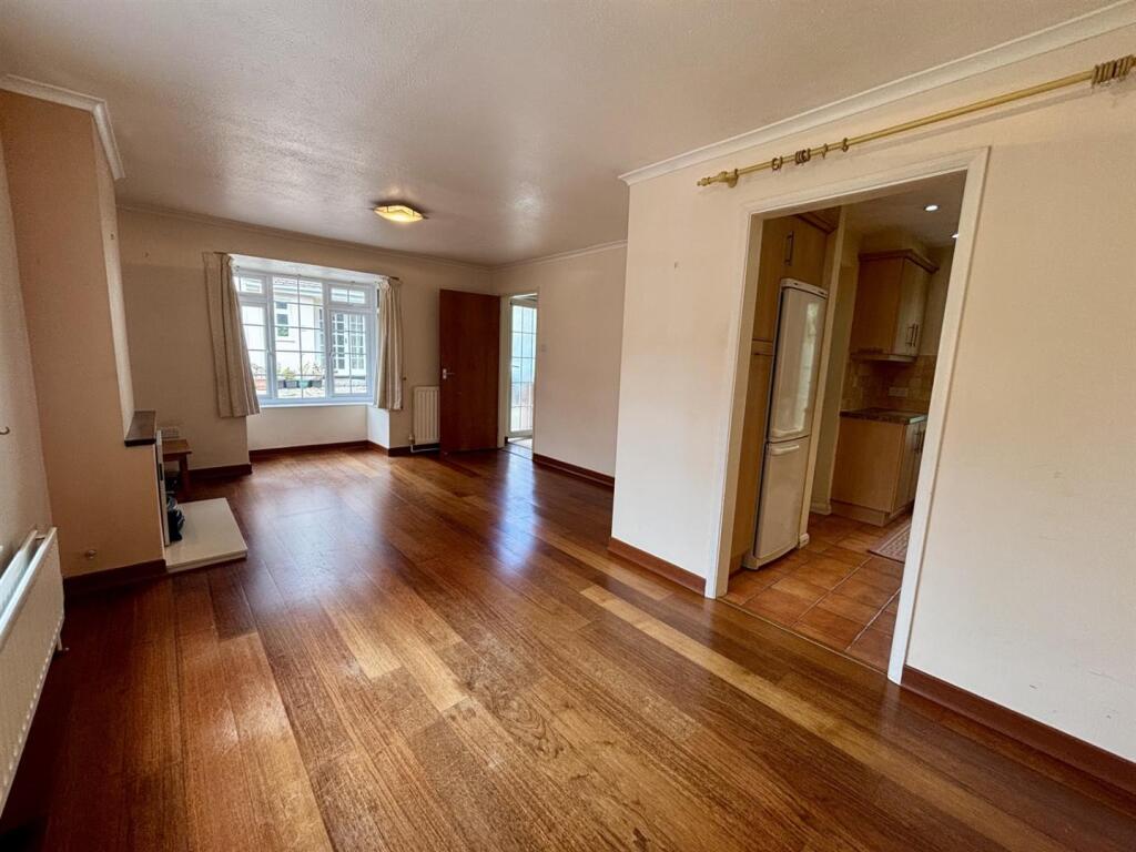 Living room 2.jpg