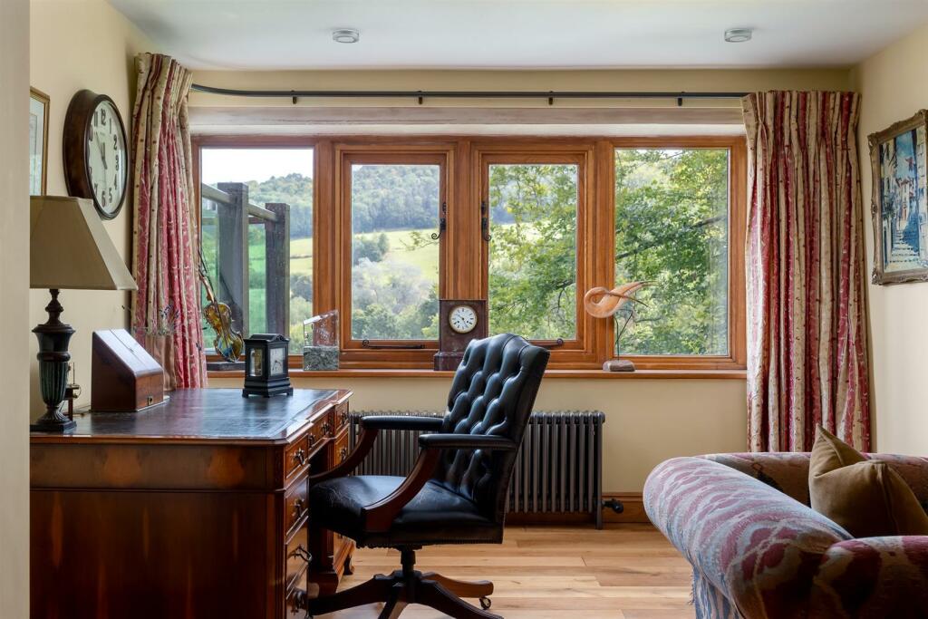38 - Brecon House - GL53 9NE - Web.jpg