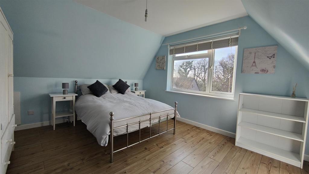 Bed 1.jpg