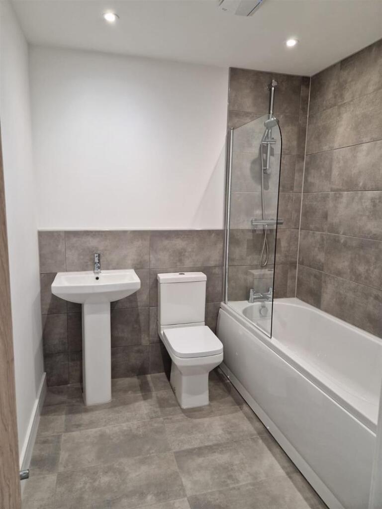 main bathroom.jpg