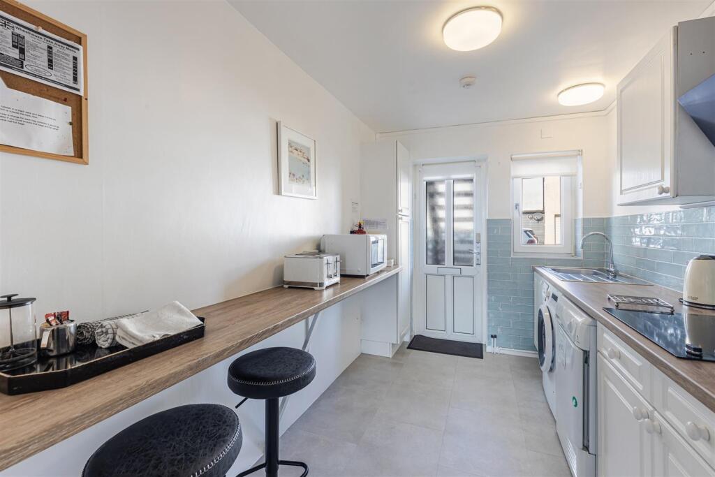 A06 - 4 Mayflower Court, Dartmouth, North Embankme