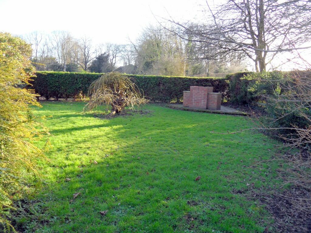FRONT GARDEN