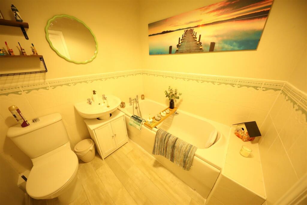 26 Chandler - Bathroom.jpg