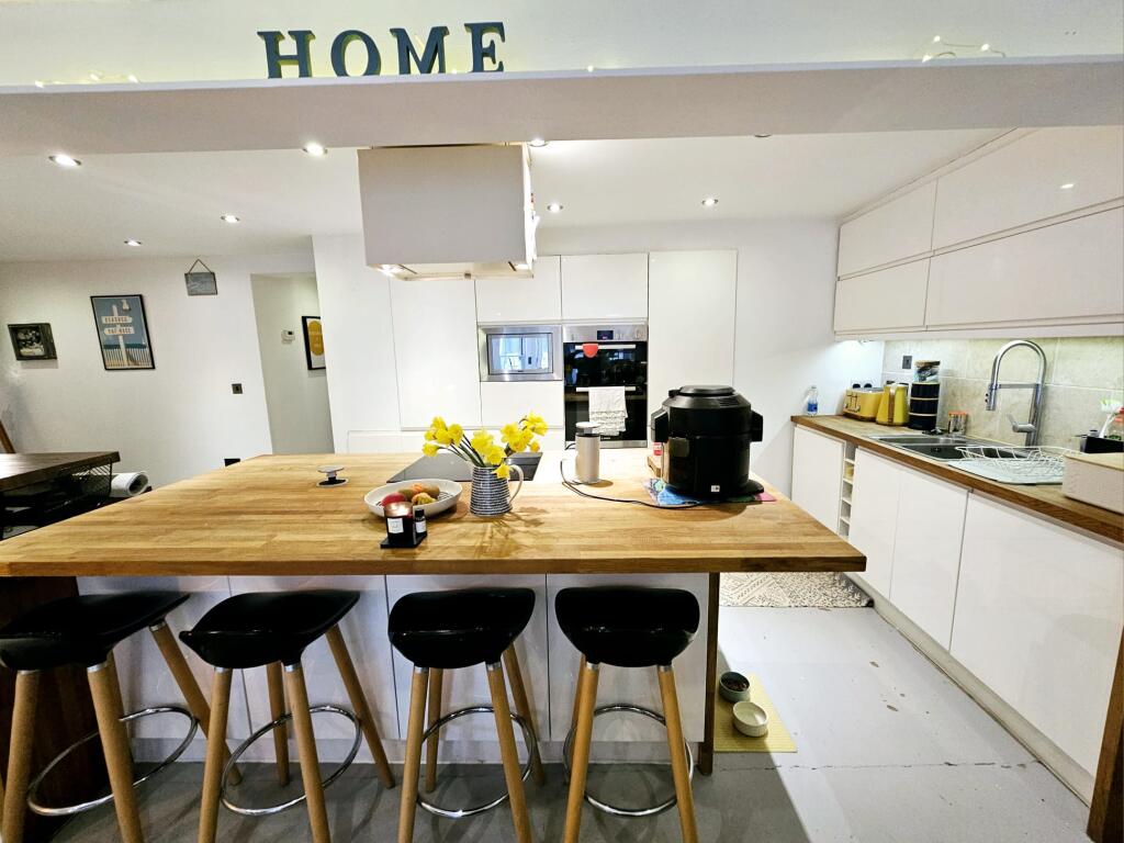 e2c15517-6b3f-4c22-a5e6-3dd01ec2766b