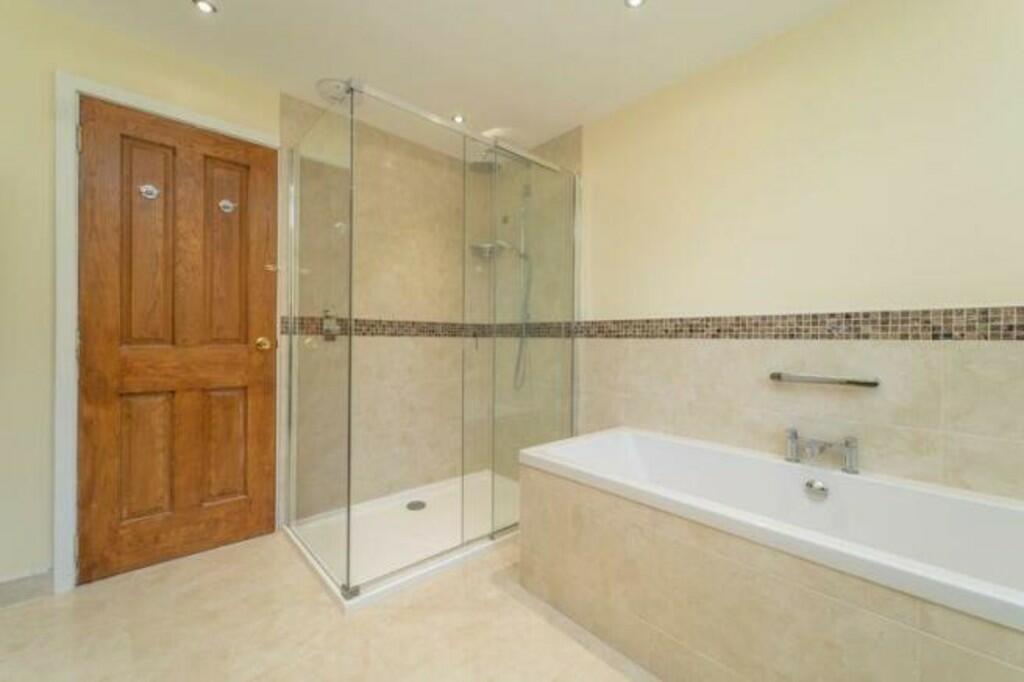 Main Bathroom 3