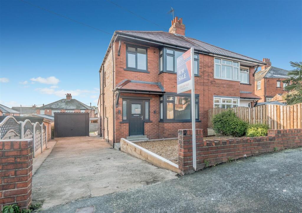 Drive / Detached Garage :