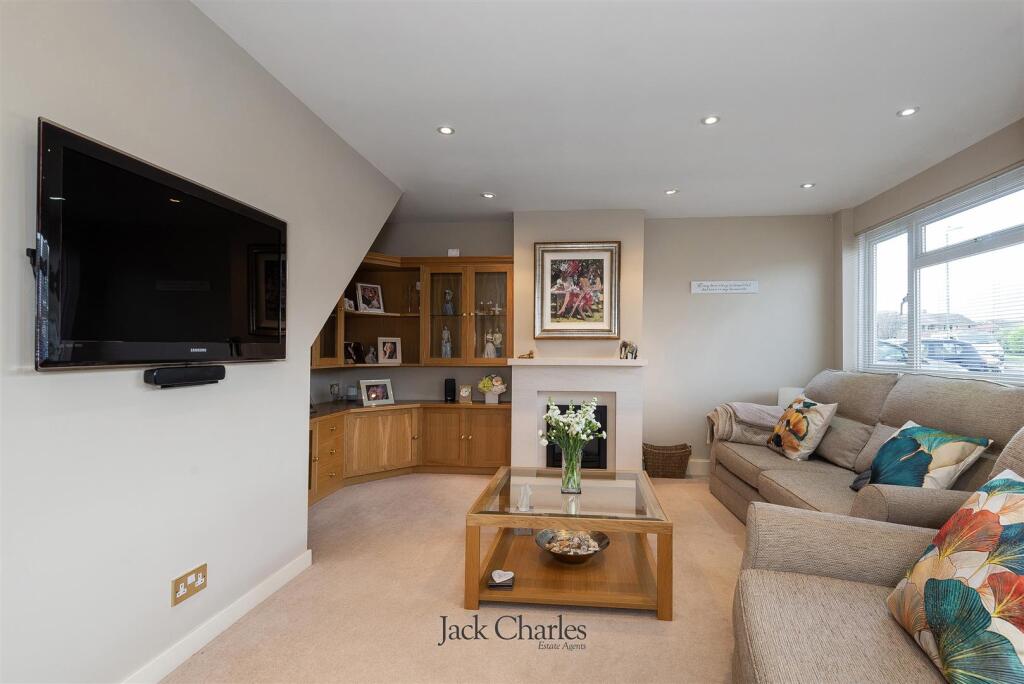 36 Framley Rd, TN10 4HS 003.jpg