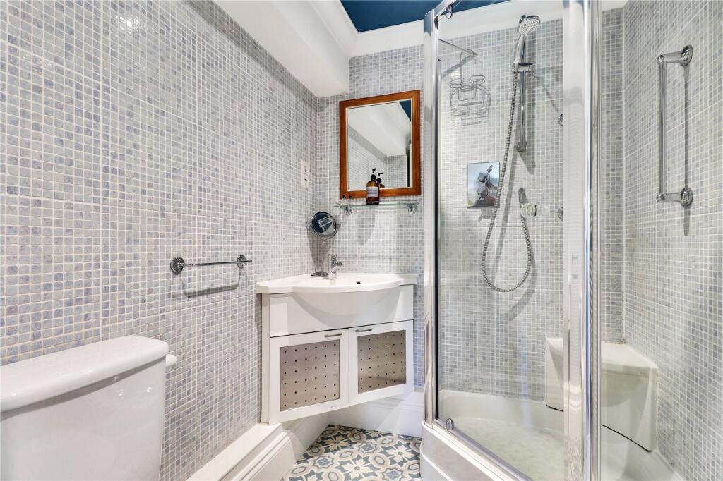 En Suite Shower Rm