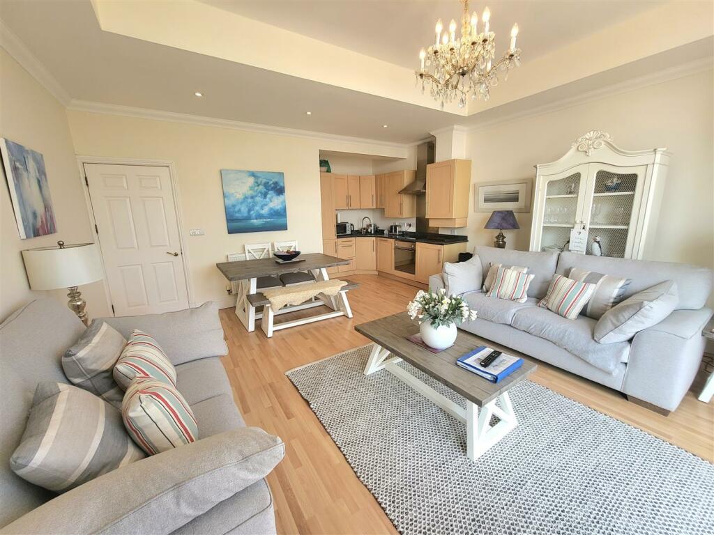 Open-Plan Living Space &amp; Kitchen