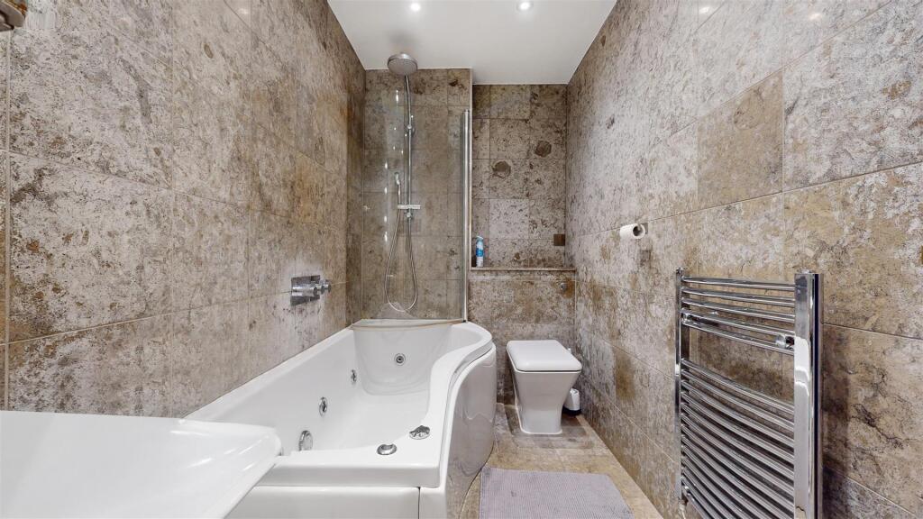 Flat 8 Park East Building, Bow Quarter - KFOfRTSTj