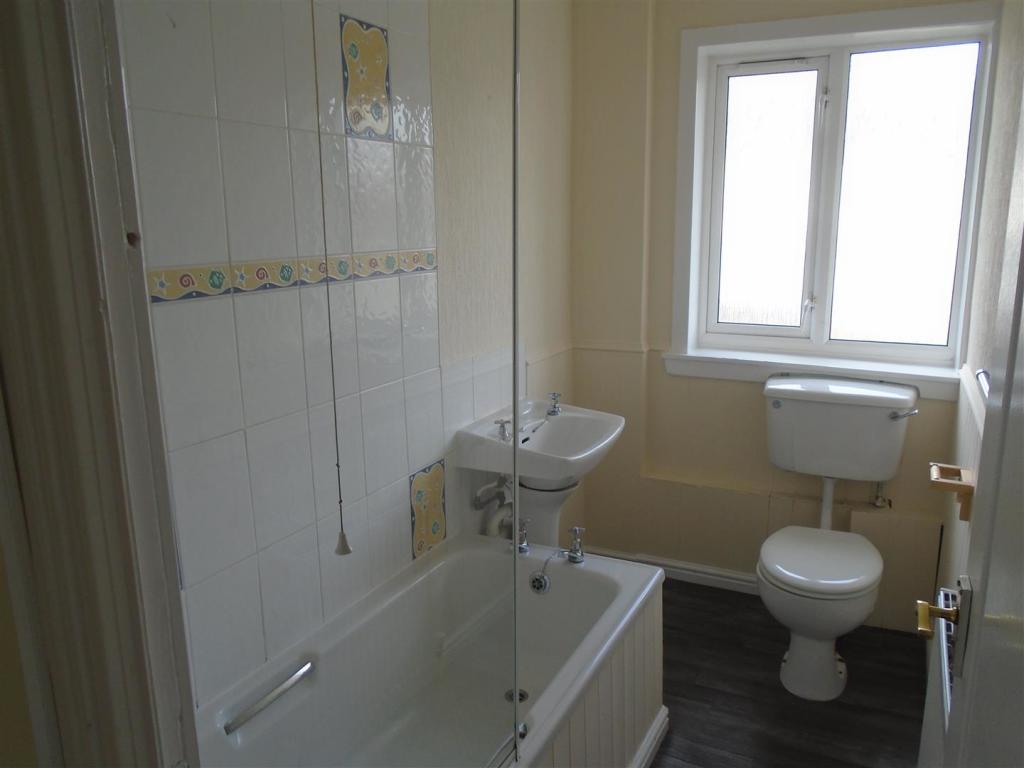 49 St Margarets Avenue - Bathroom.JPG