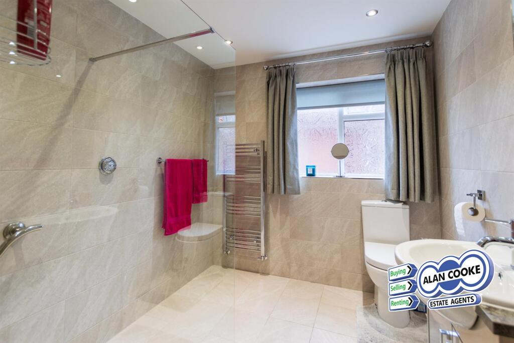SHOWER ROOM