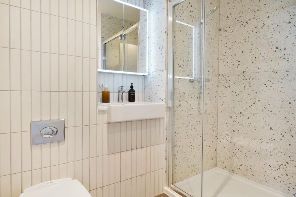 En-Suite Shower Expl