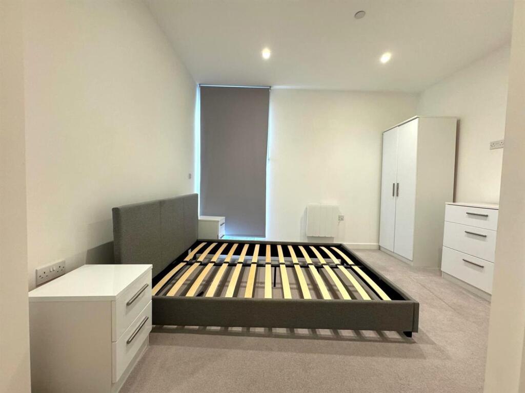 Bedroom pic 1.jpeg