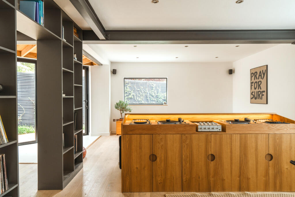 305831 - a0O6700000xWTk0EAG_N37.jpg