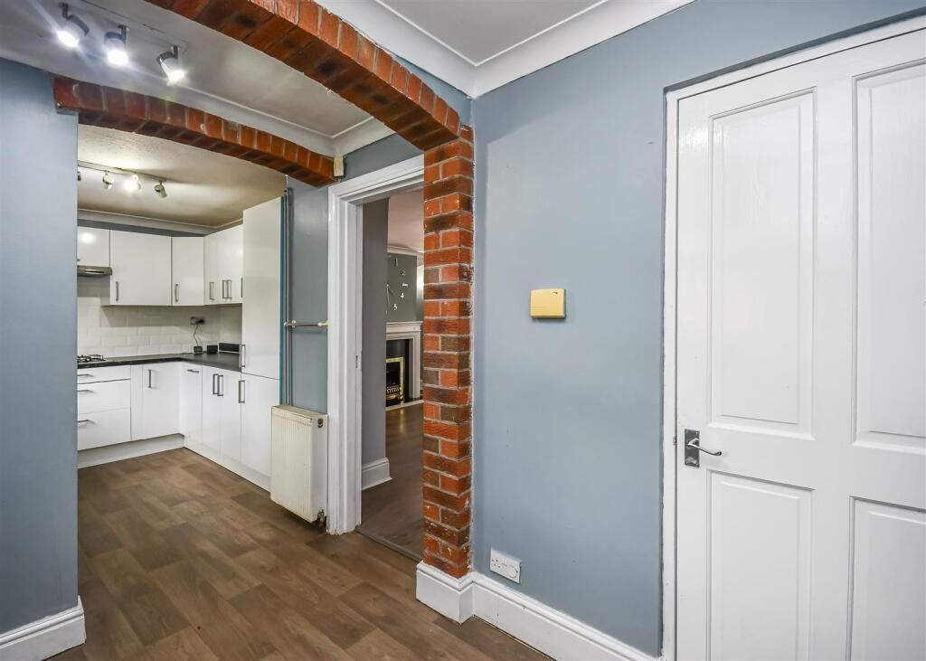 26 Brook Road-Kitchen (2).jpg
