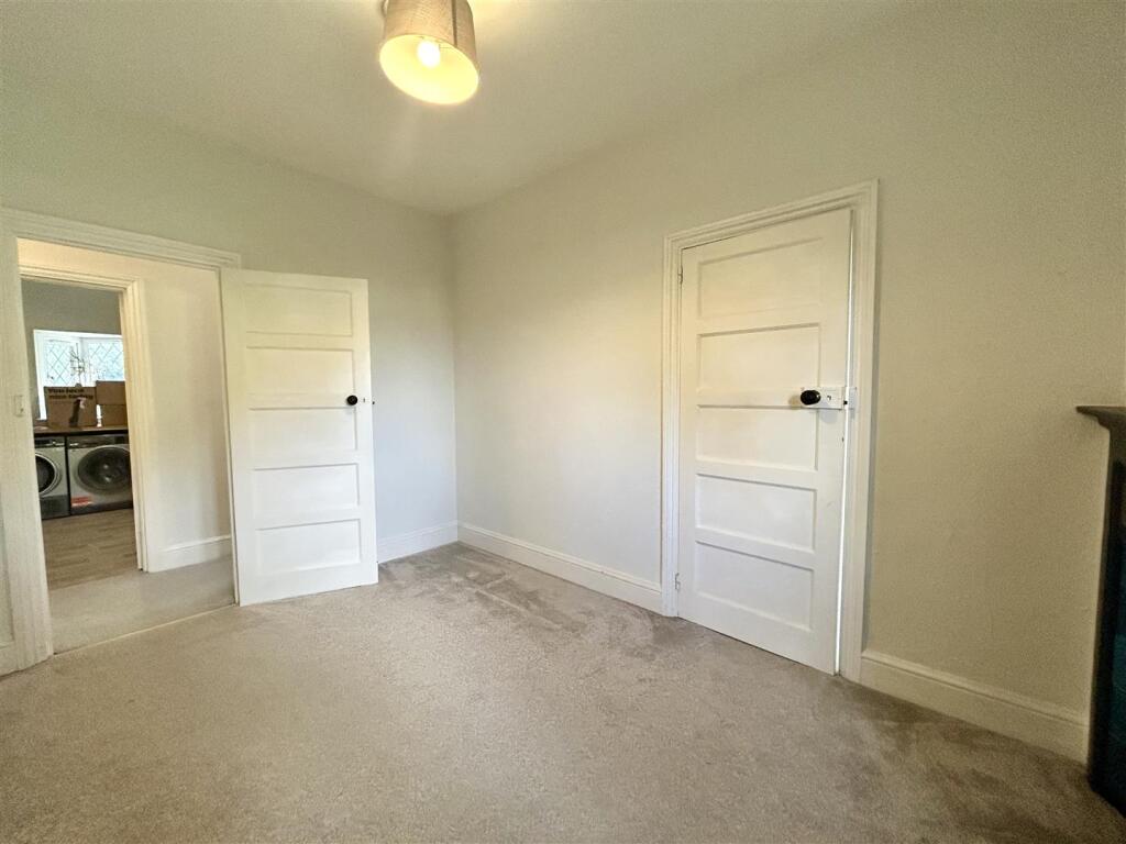 Bedroom 1.jpeg