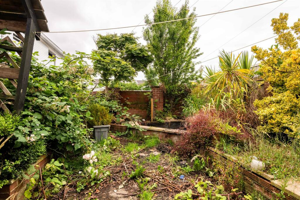 9 Hazlebarrow Close-4.jpg