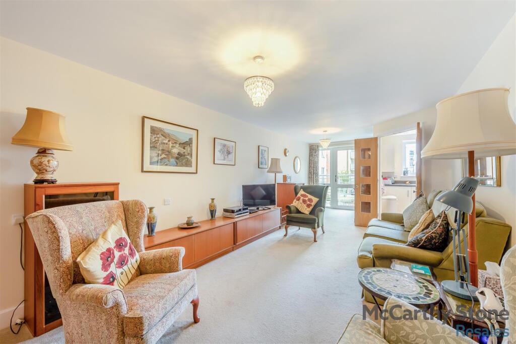 8667080-interior04.jpg
