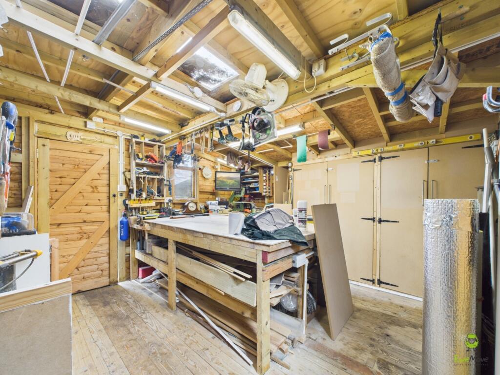 CAM03779G0-PR0301-STILL018