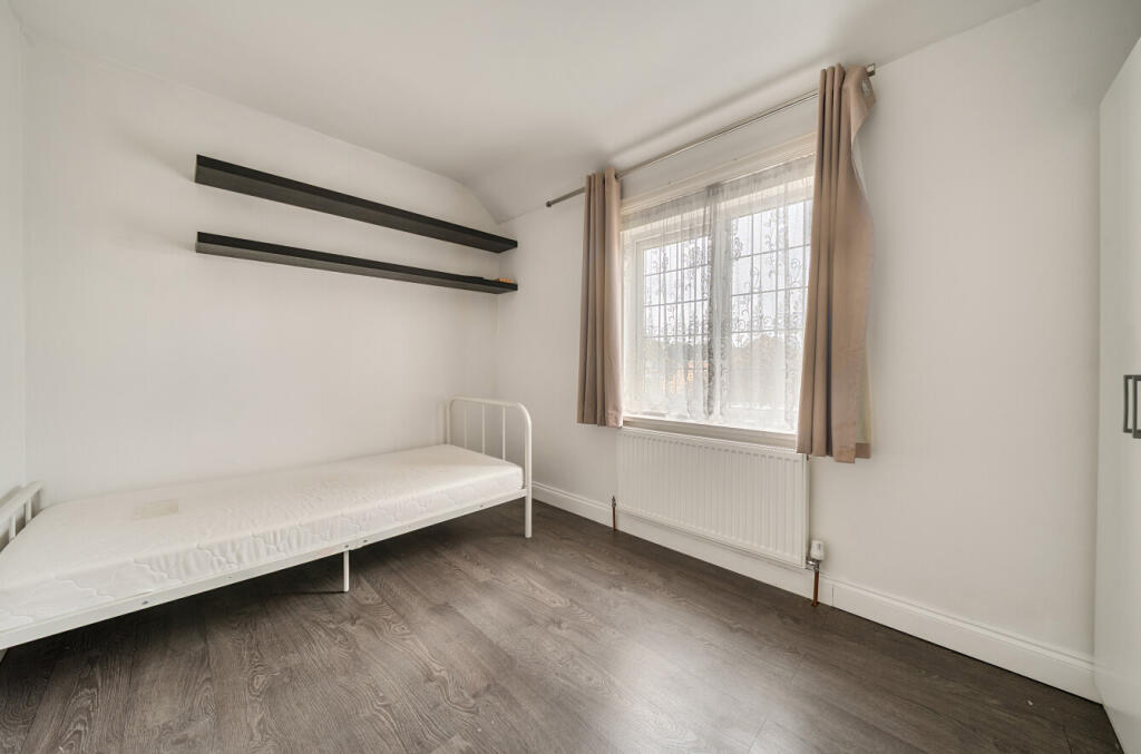 1372340-10-690cd6...