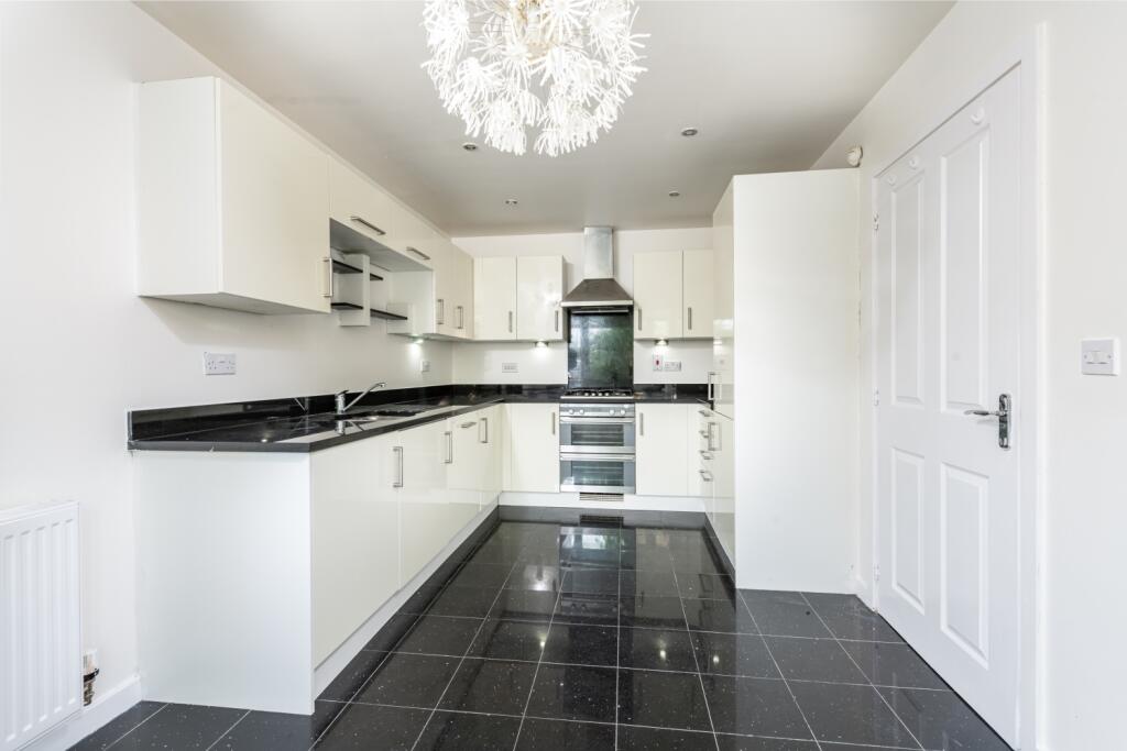140 Sellkirk Drive kitchen