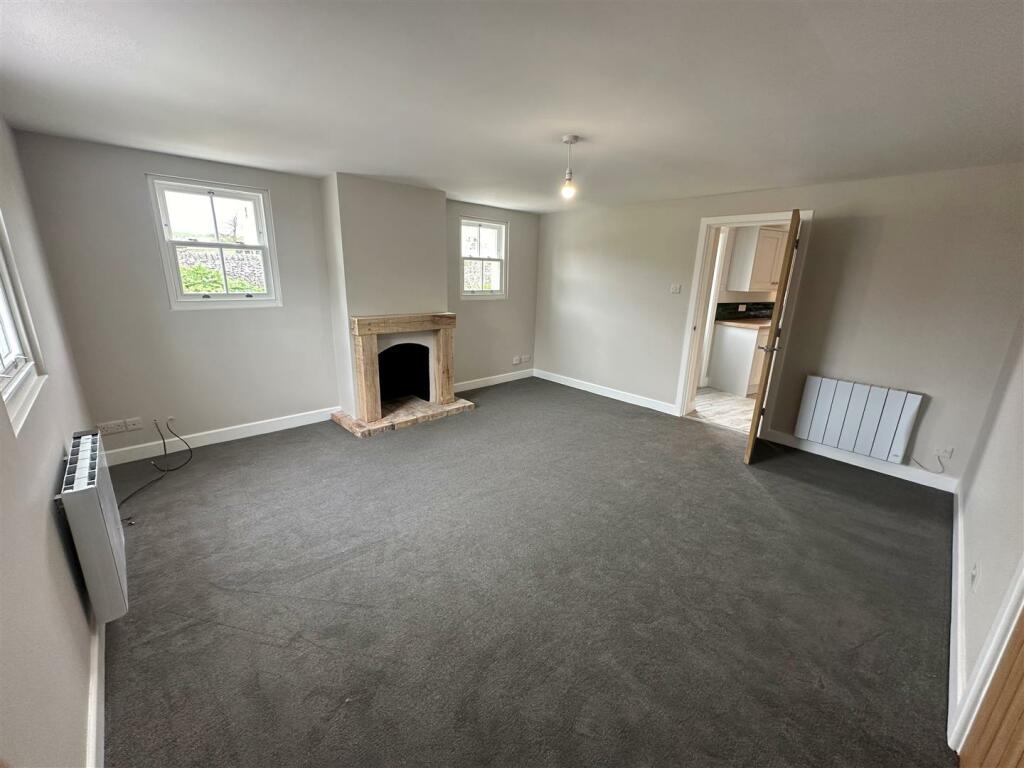 Lounge 3.jpg